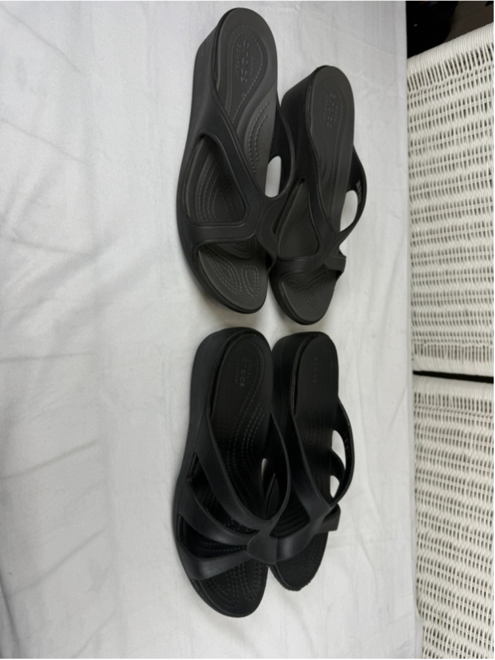 Lot of 2 Crocs Women’s 8 Sanrah Dual Comfort Wedge Slide Sandals Black Gray - Picture 5 of 10